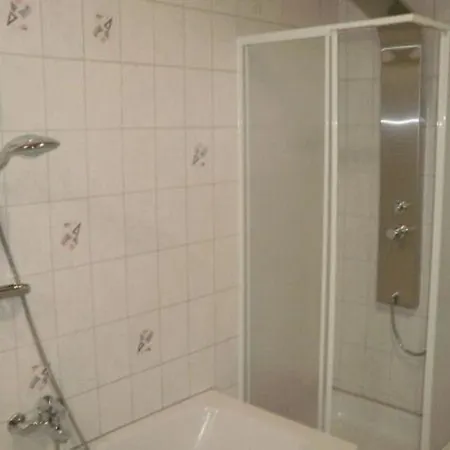 In Ruhiger Lage Fuer 5 Personen Appartement *